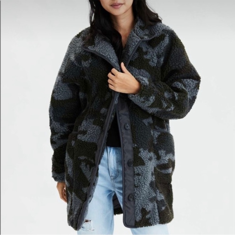 American Eagle Camo Sherpa Jacket